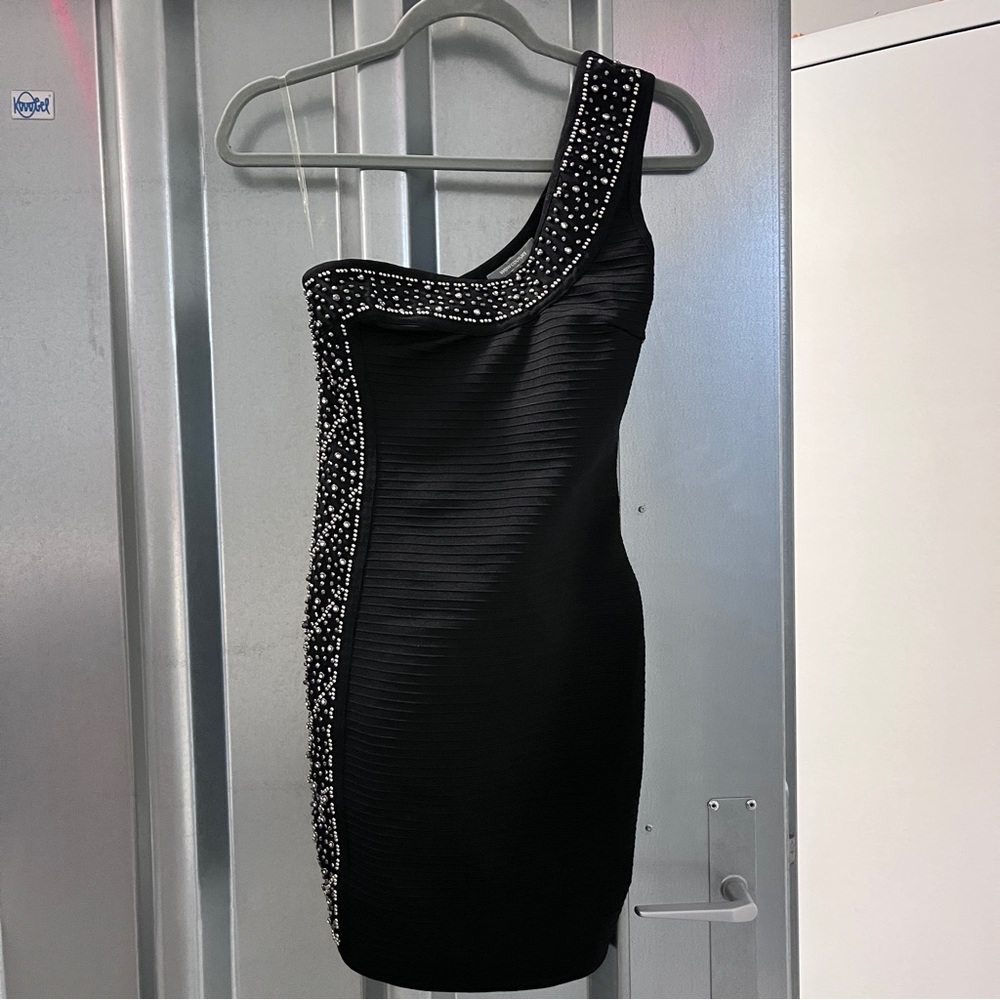Elegant Black One-Shoulder Dress